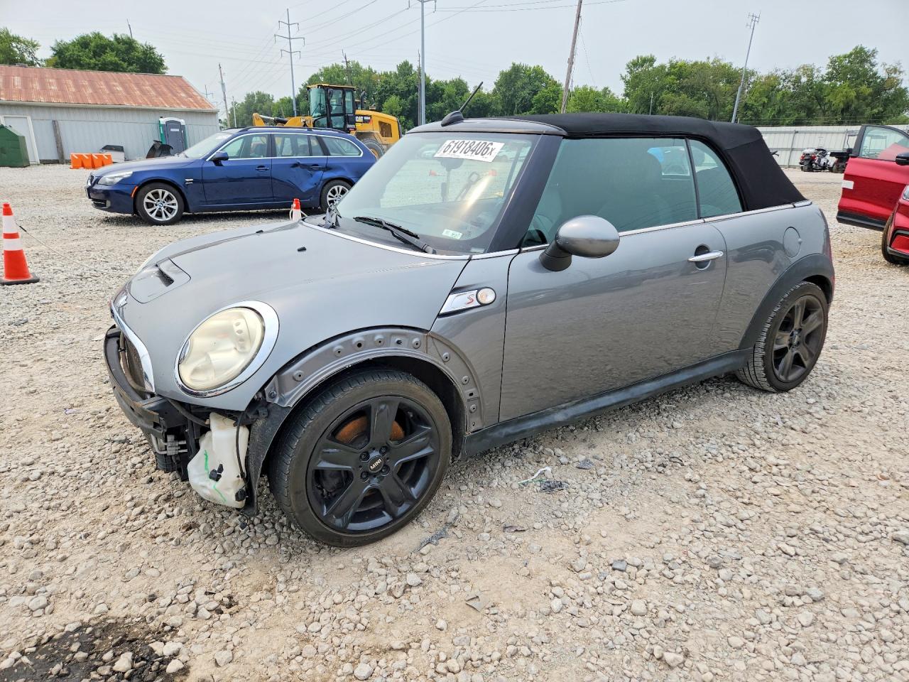 2010 MINI Convertible S, VIN WMWMS3C58ATY50623 — Перед
