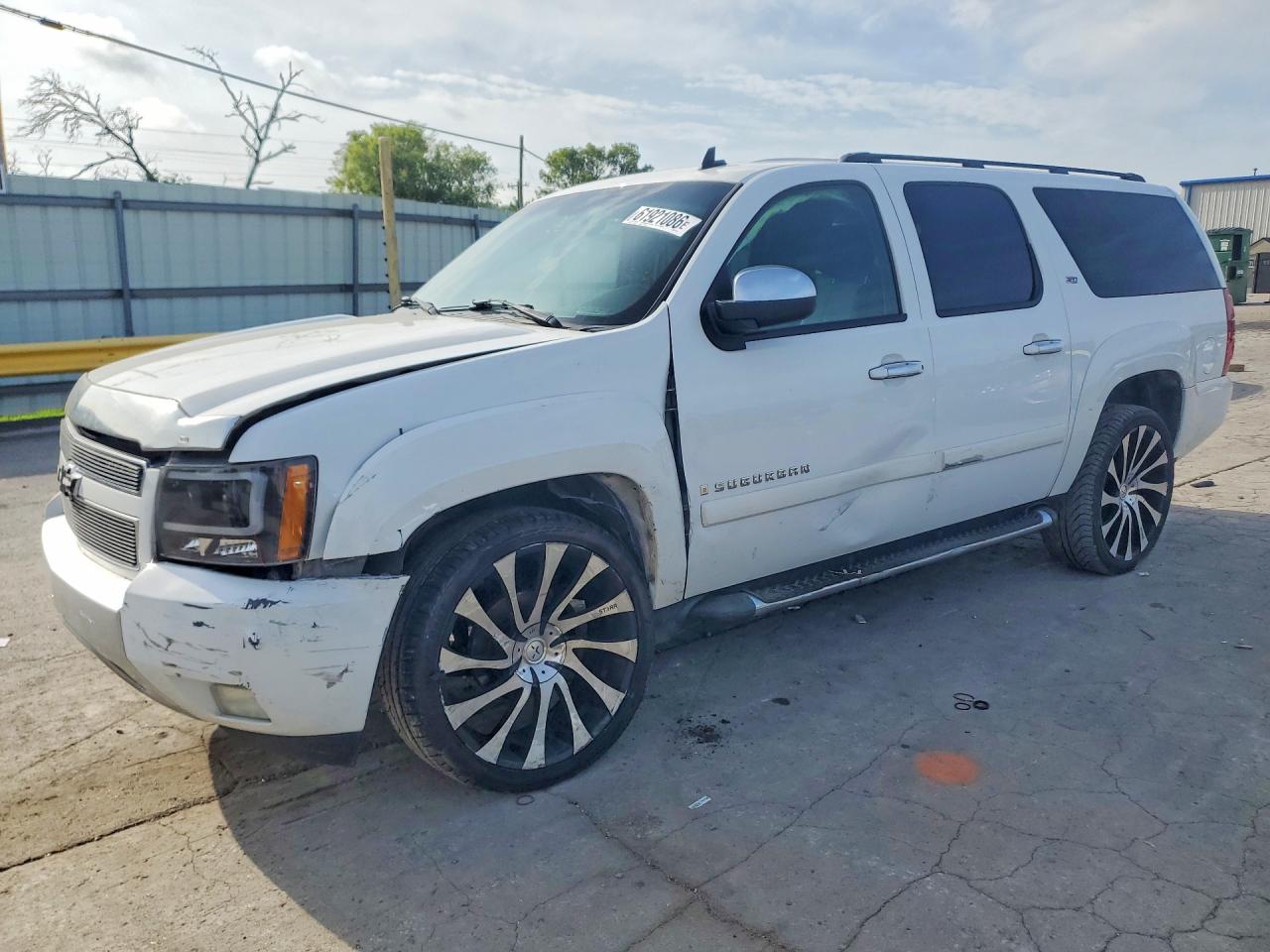 2007 Chevrolet Suburban LT, VIN 3GNFK16317G274414 — Front end