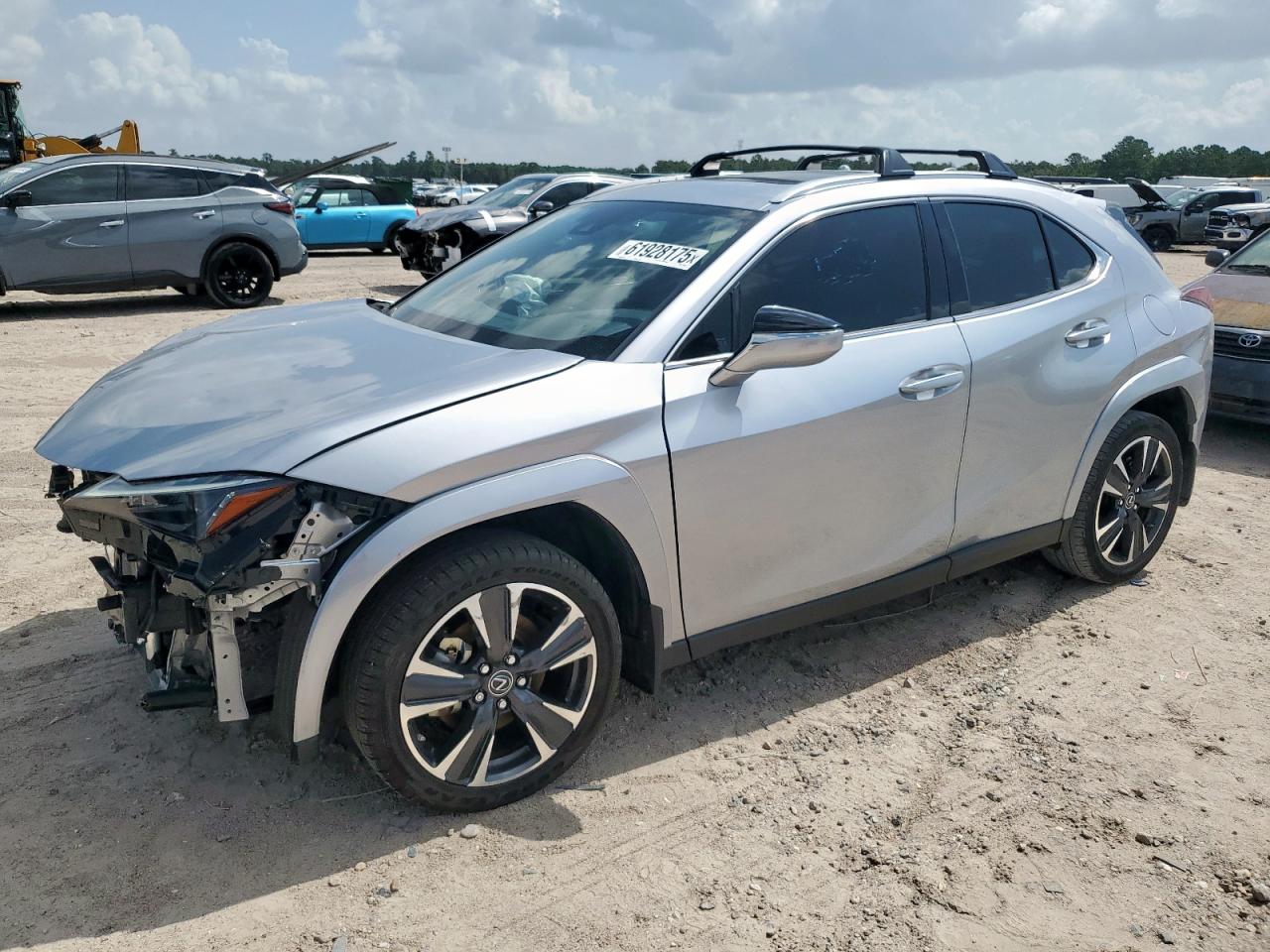 2024 Lexus UX 250h Premium, VIN JTHP6JBH6R2174287 — Front end