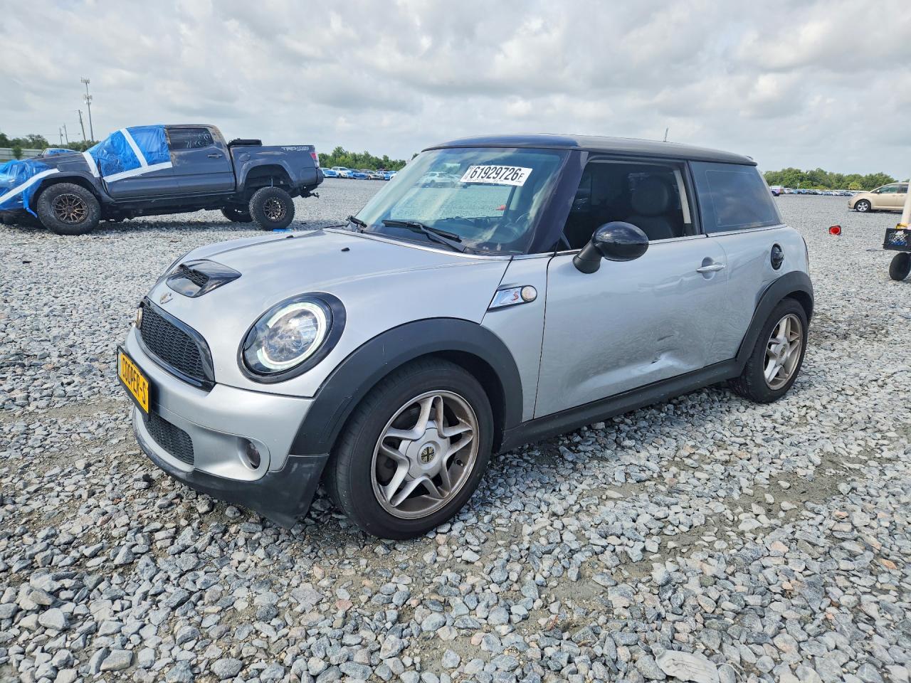 2007 MINI Hardtop S, VIN WMWMF73527TL85003 — Мелкие вмятины и царапины