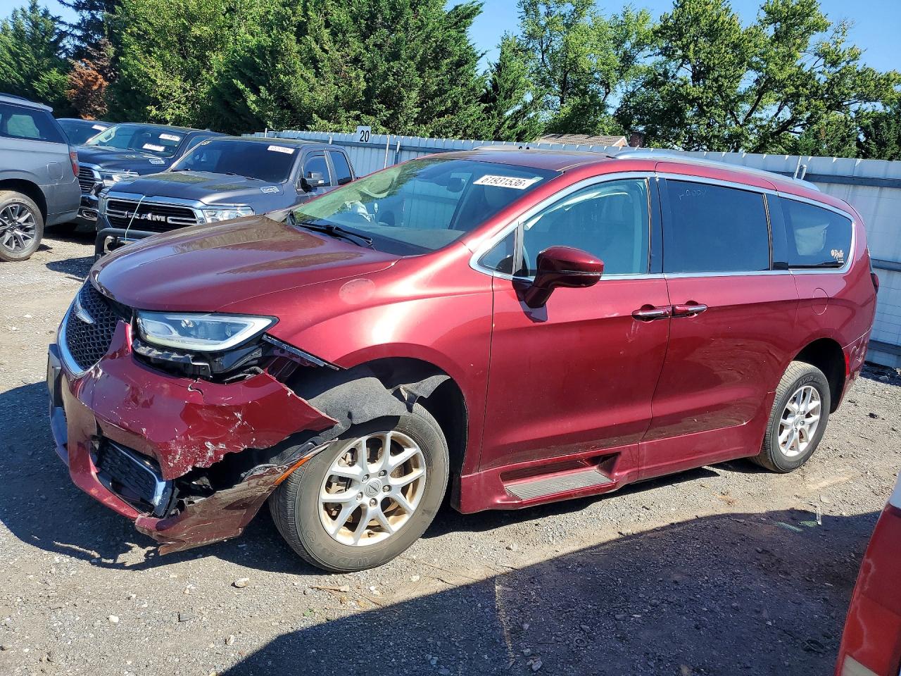 2021 Chrysler Pacifica Touring L, VIN 2C4RC1BGXMR556729 — Front end