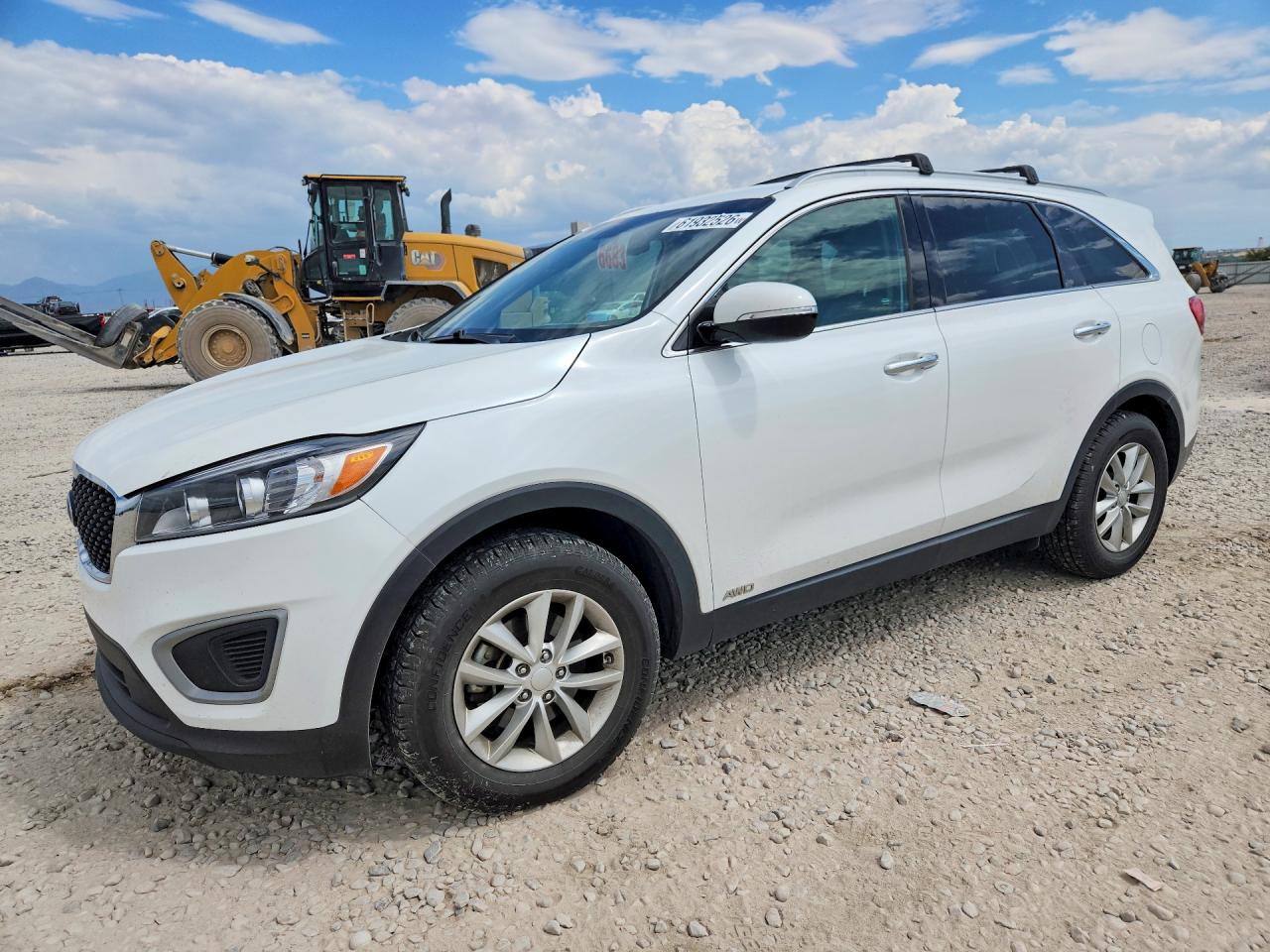 2016 Kia Sorento LX, VIN 5XYPGDA35GG053727 — Minor dents and scratches