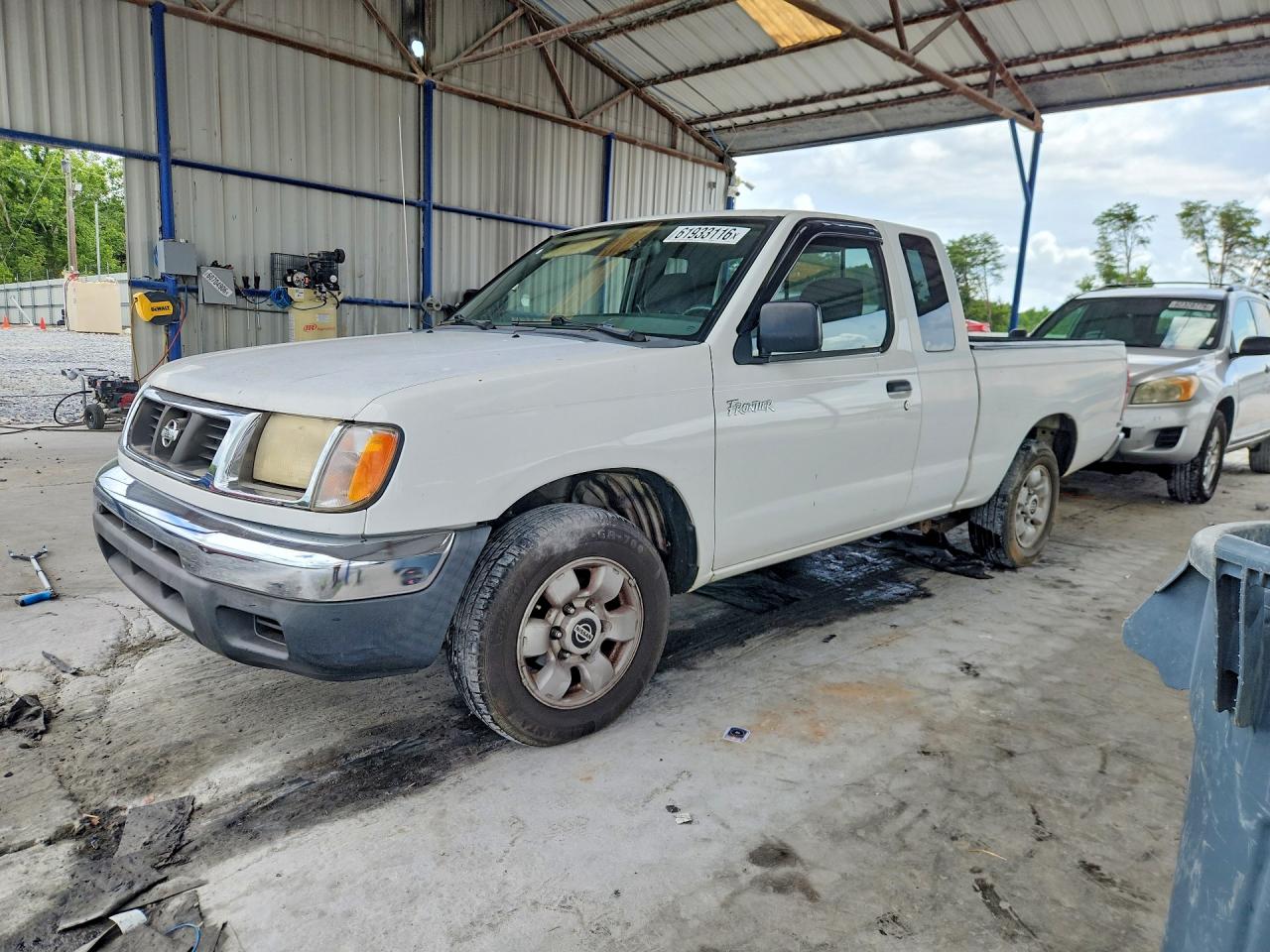 2000 Nissan Frontier XE, VIN 1N6DD26S4YC396144 — Minor dents and scratches