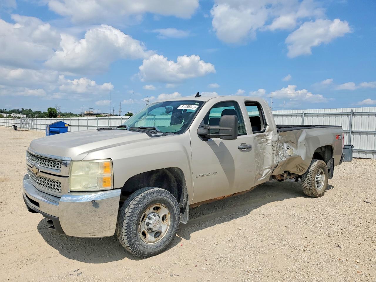 2008 Chevrolet Silverado 2500HD Work Truck, VIN 1GCHK29K38E210331 — Бок