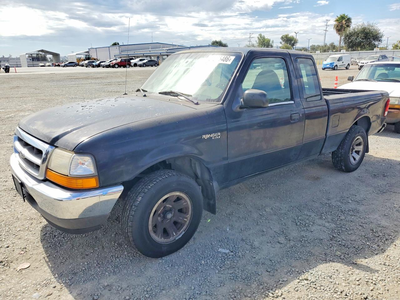 2000 Ford Ranger XL, VIN 1FTYR14V8YPB61087 — Minor dents and scratches