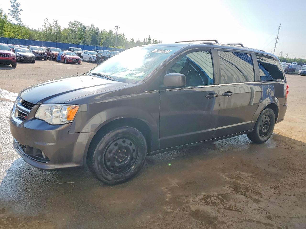2018 Dodge Grand Caravan Crew Plus, VIN 2C4RDGDG1JR323685 — Minor dents and scratches