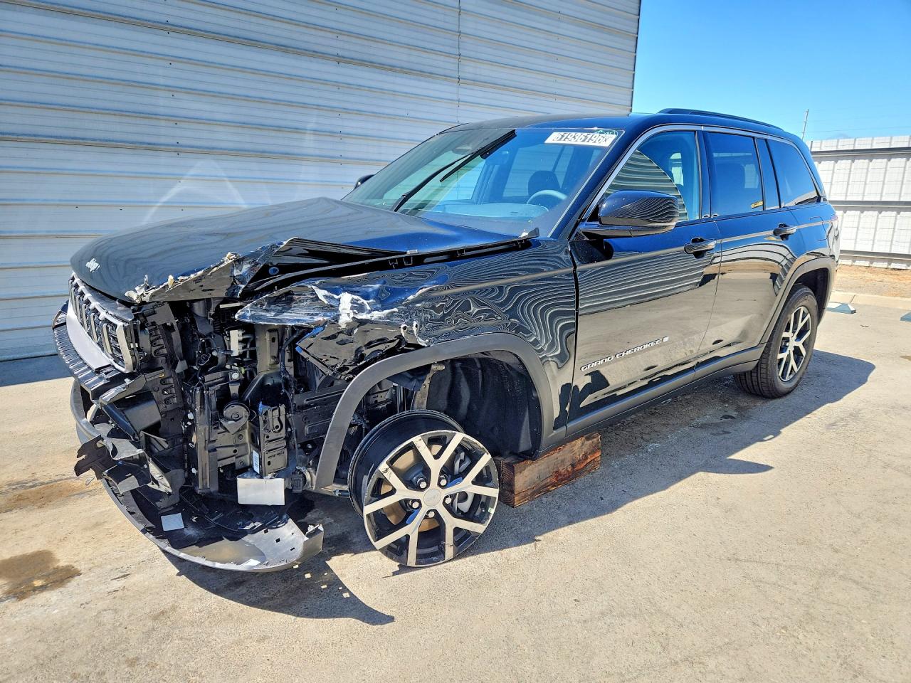 2026 Jeep Grand Cherokee Limited, VIN 1C4RJHBR0TC284005 — Front end