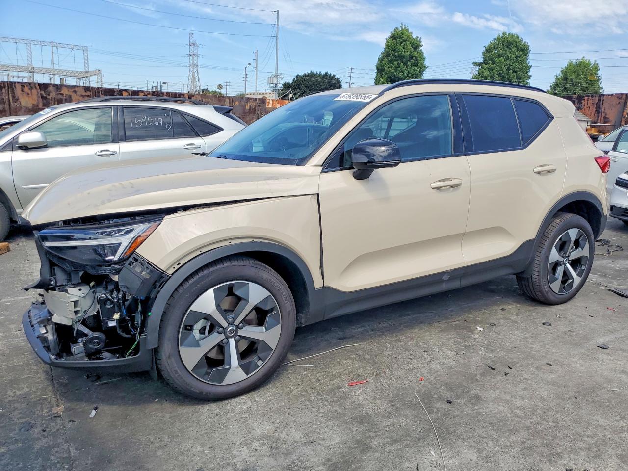 2026 Volvo XC40 Plus, VIN YV4L12UC1T2766898 — Перед