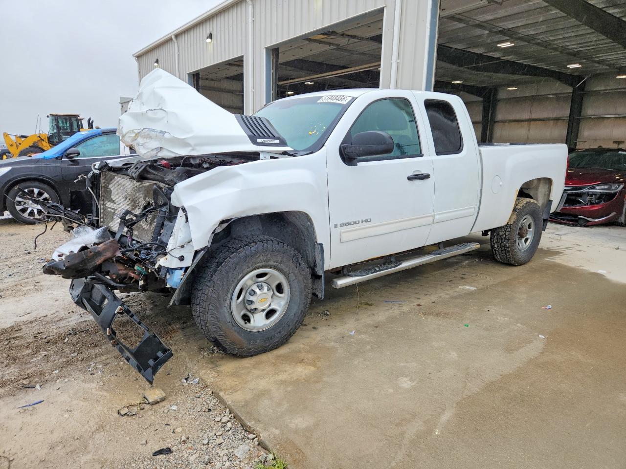 2009 Chevrolet Silverado 2500HD LT, VIN 1GCHK59K59E138471 — Front end