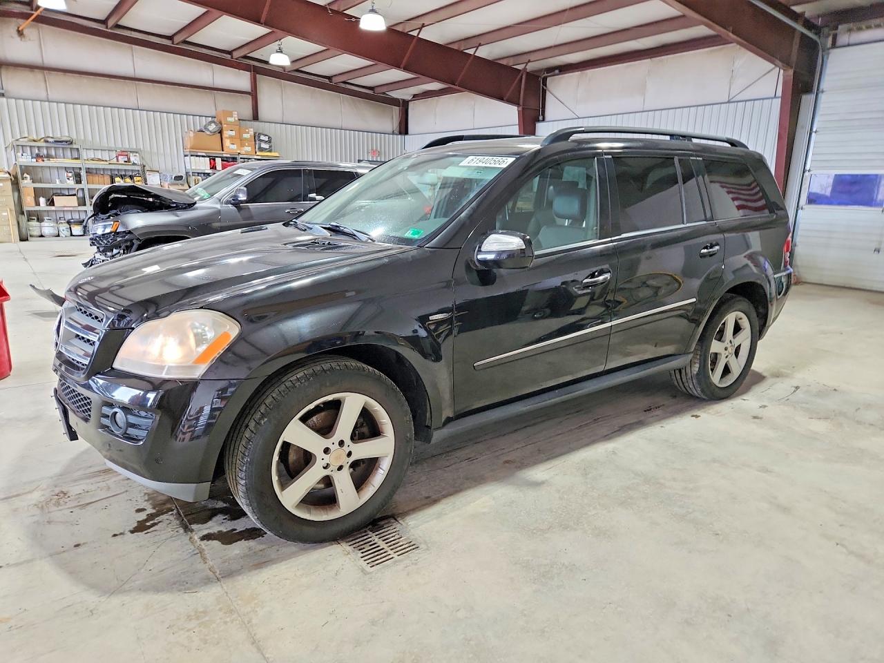 2009 Mercedes-Benz GL 320, VIN 4JGBF25E49A518218 — Minor dents and scratches