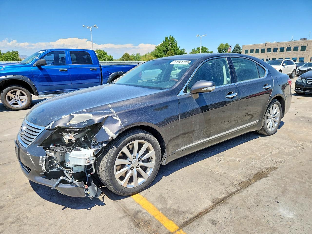 2010 Lexus LS 460, VIN JTHCL5EF3A5004948 — Перед