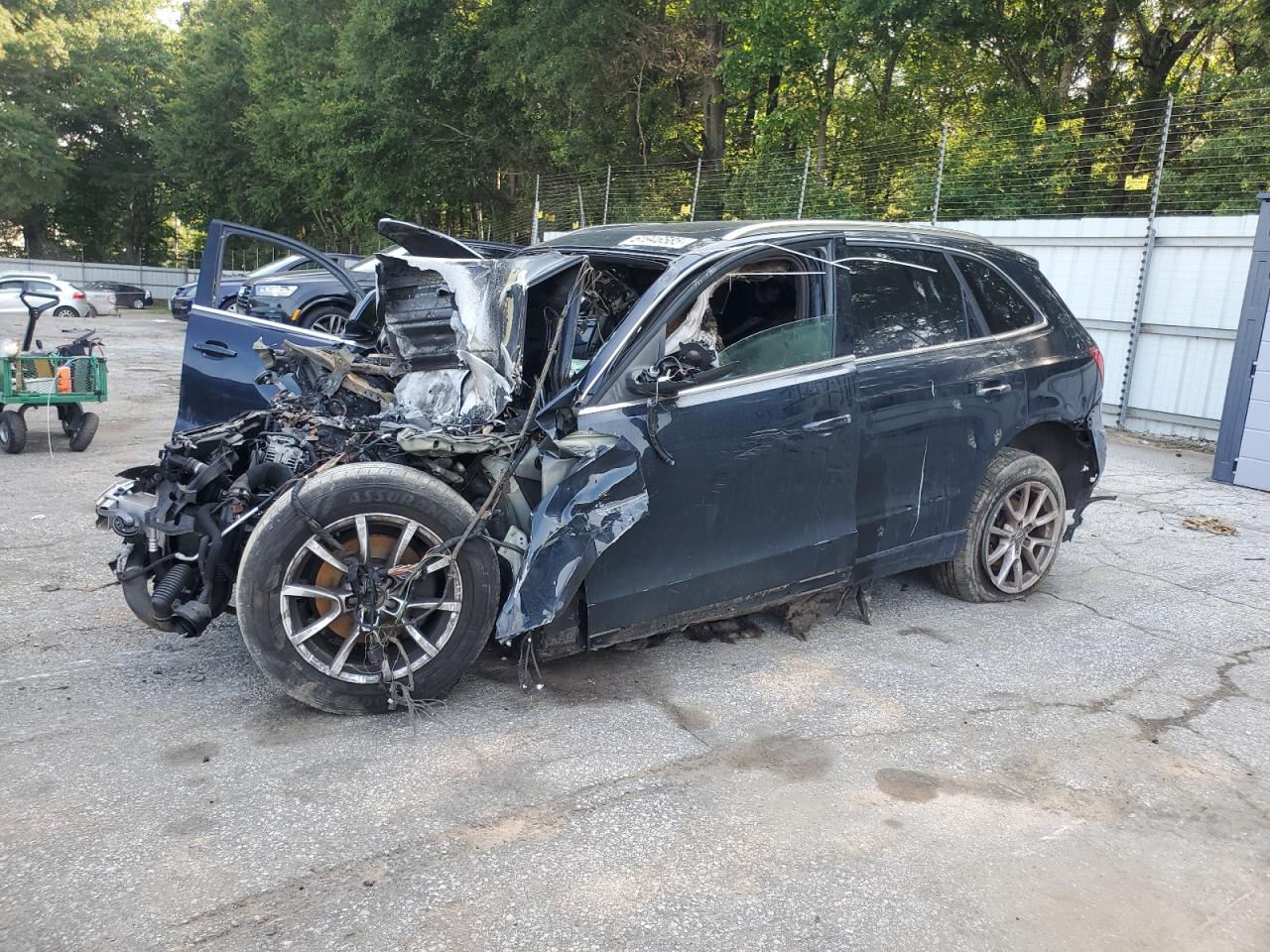 2011 Audi Q5 Premium Plus, VIN WA1LFAFP6BA079302 — Пожар в салоне