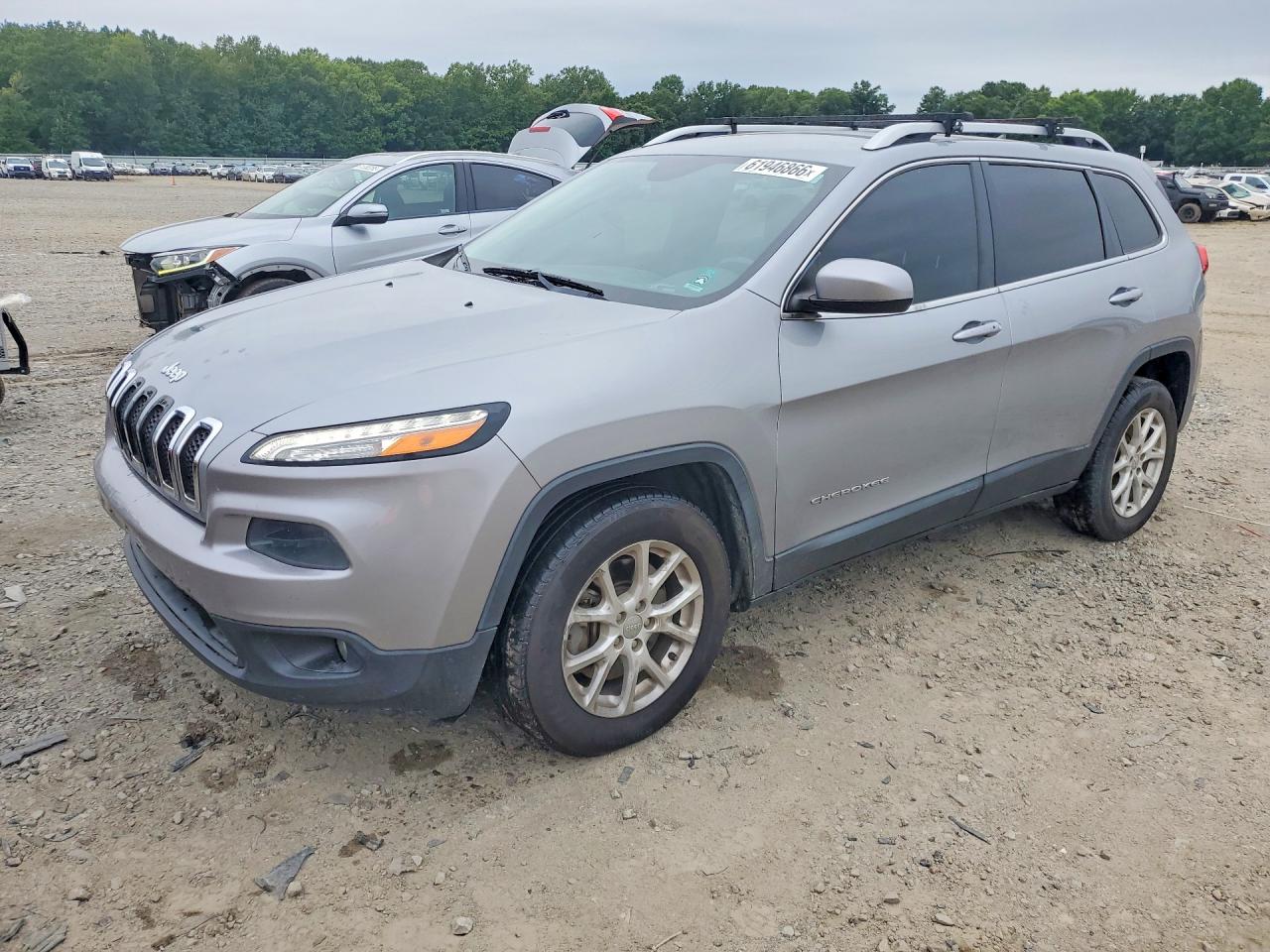 2014 Jeep Cherokee Latitude, VIN 1C4PJMCS5EW193122 — Мелкие вмятины и царапины
