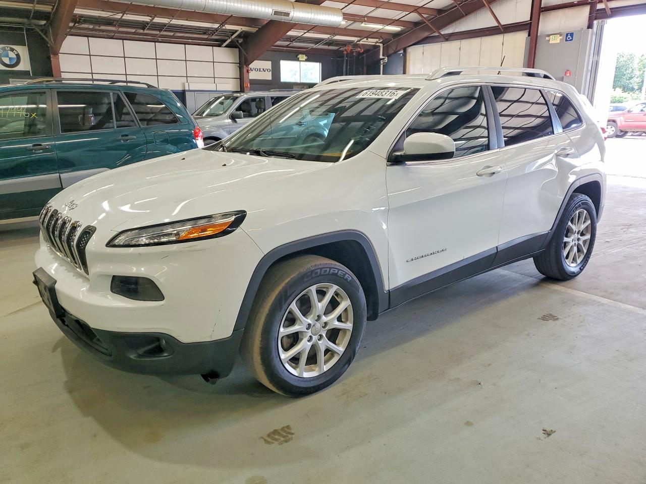 2014 Jeep Cherokee Latitude, VIN 1C4PJLCB8EW149237 — Бок