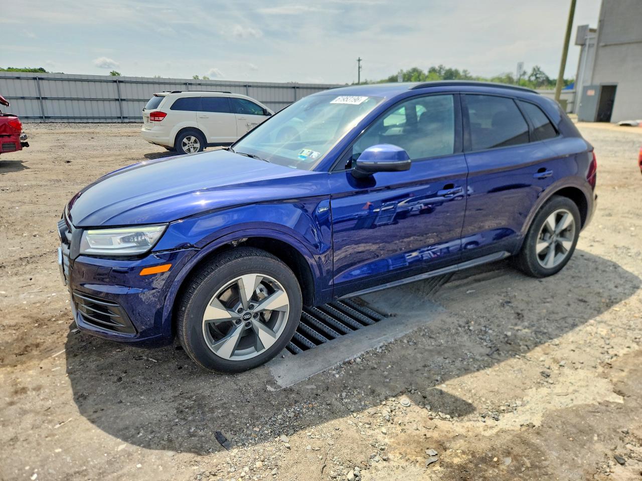2020 Audi Q5 Premium, VIN WA1ANAFYXL2111747 — Перед
