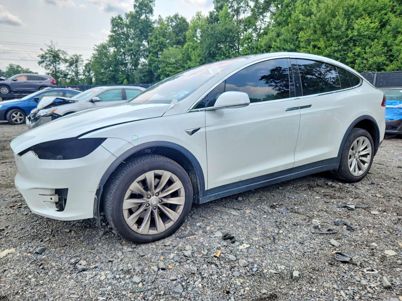 2018 Tesla Model X 75D, VIN 5YJXCBE24JF116803 — Front end