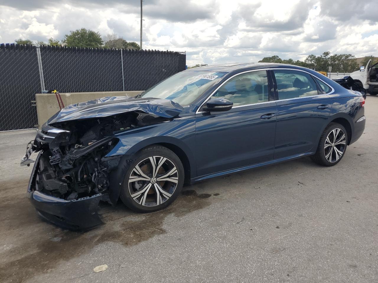 2020 Volkswagen Passat SEL, VIN 1VWCA7A38LC023022 — Rear end