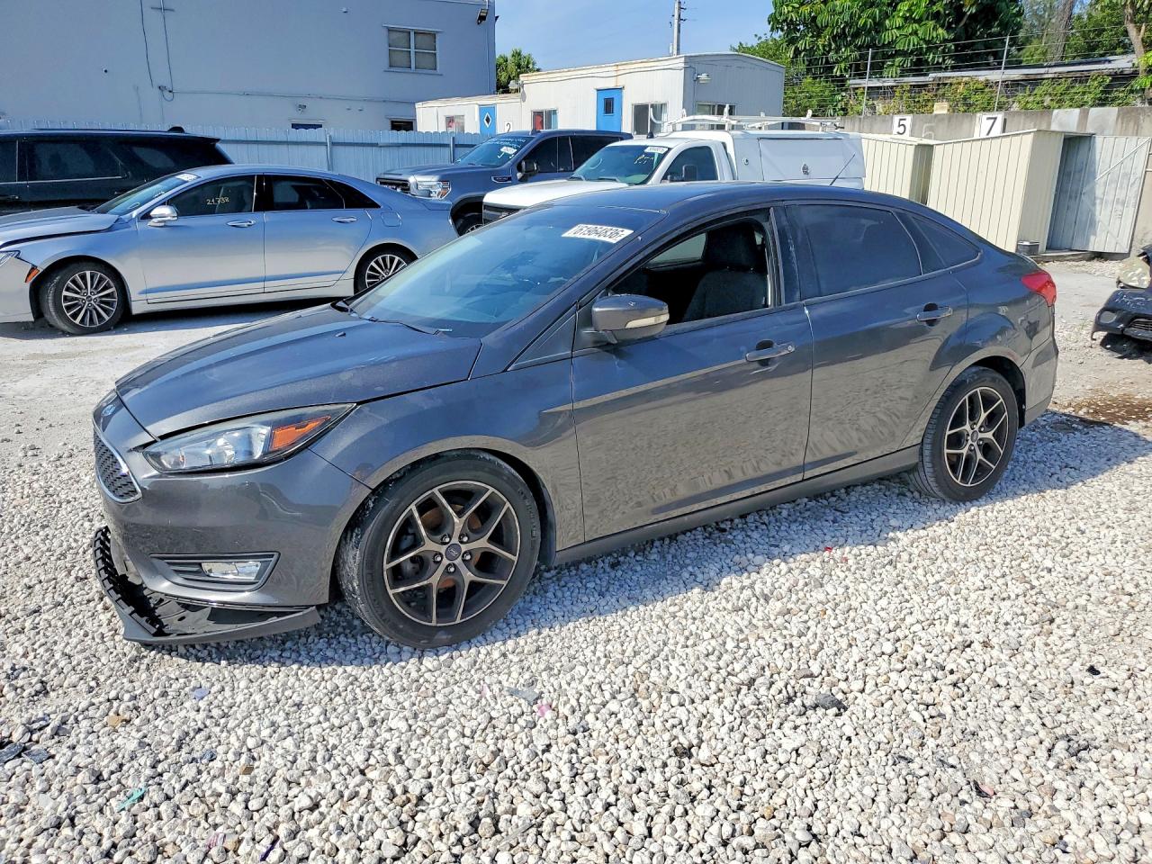 2018 Ford Focus SEL, VIN 1FADP3H28JL215541 — Перед