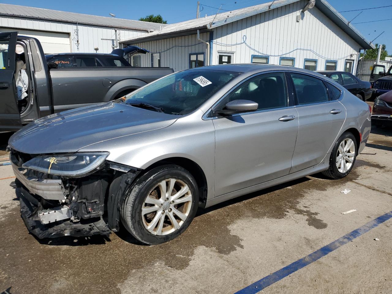 2015 Chrysler 200 Limited, VIN 1C3CCCAB9FN672032 — Front end