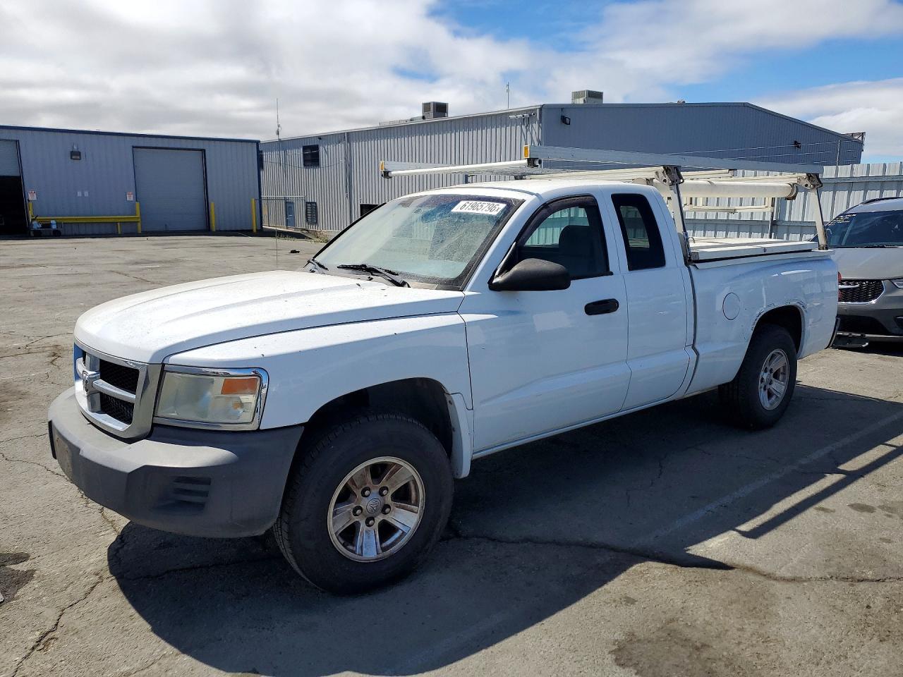 2008 Dodge Dakota SXT, VIN 1D3HE32N18S590358 — Мелкие вмятины и царапины