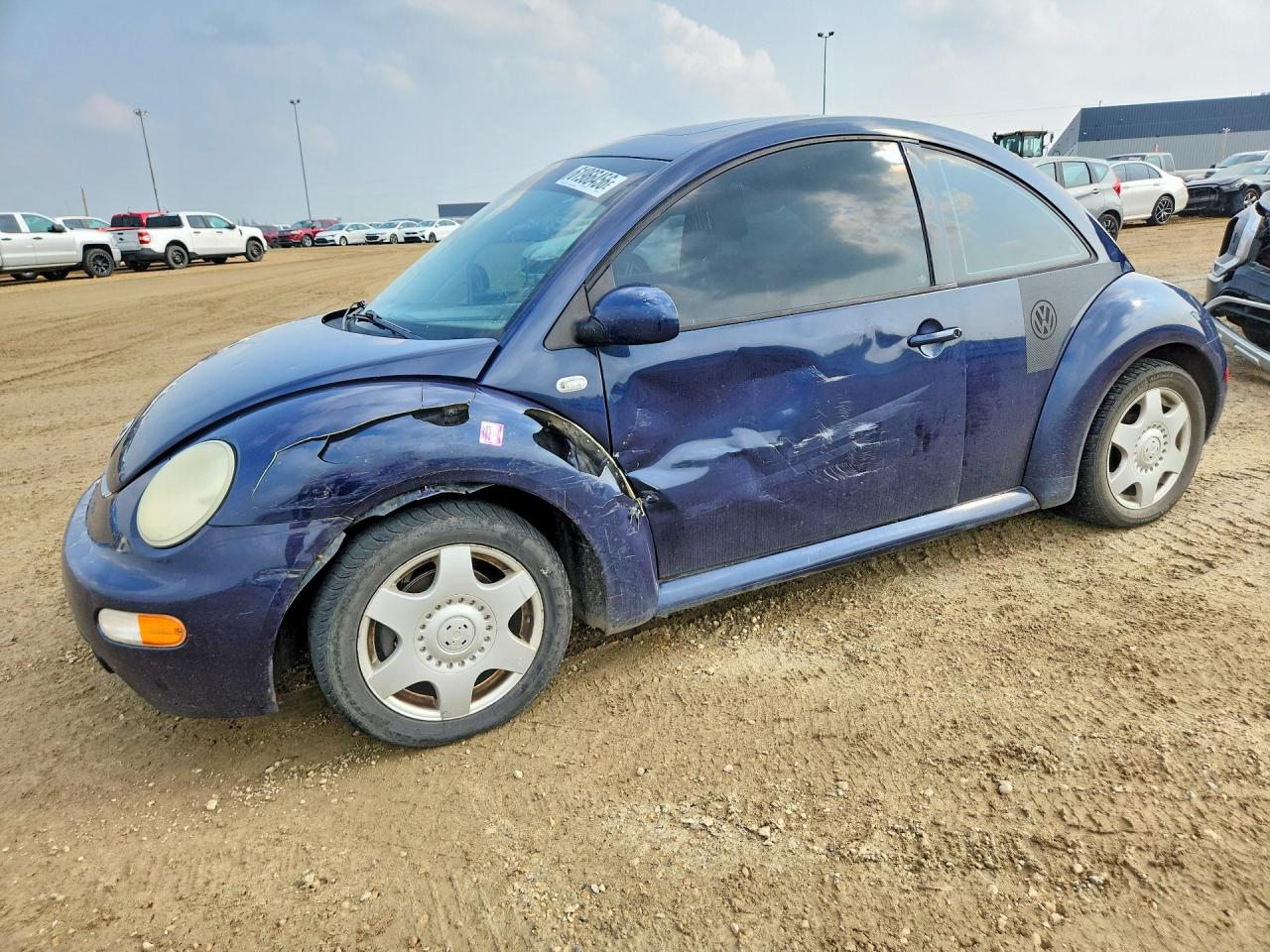 2001 Volkswagen Beetle GLS, VIN 3VWCS21C11M411415 — Бок