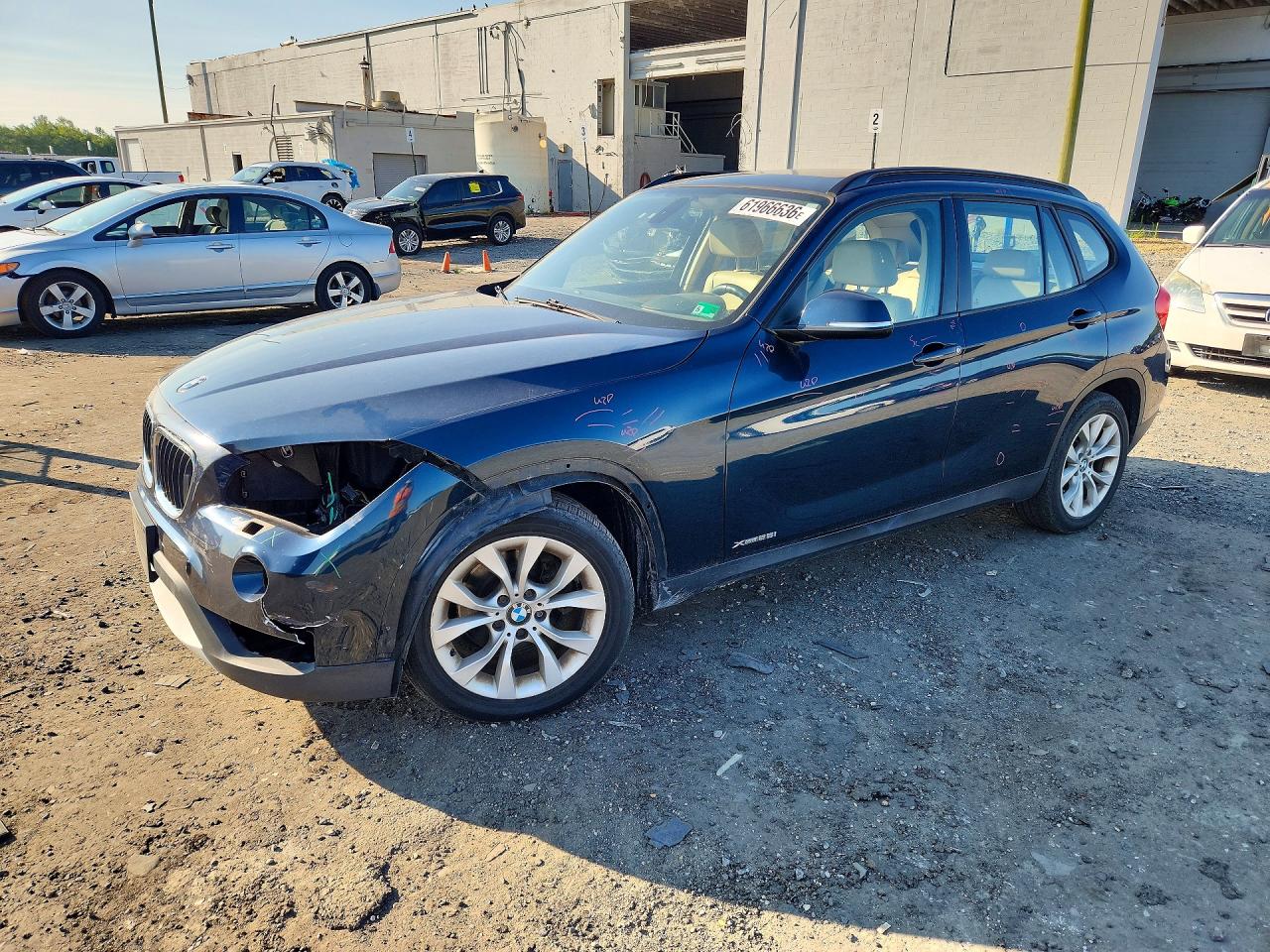 2014 BMW X1 xDrive28i, VIN WBAVL1C58EVY17170 — Front end