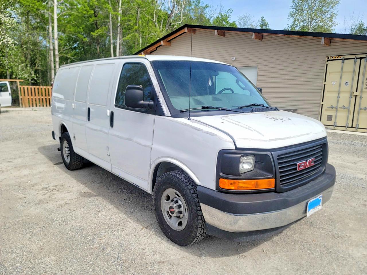 2017 GMC Savana Cargo, VIN 1GTW7AFF6H1280794 — Minor dents and scratches
