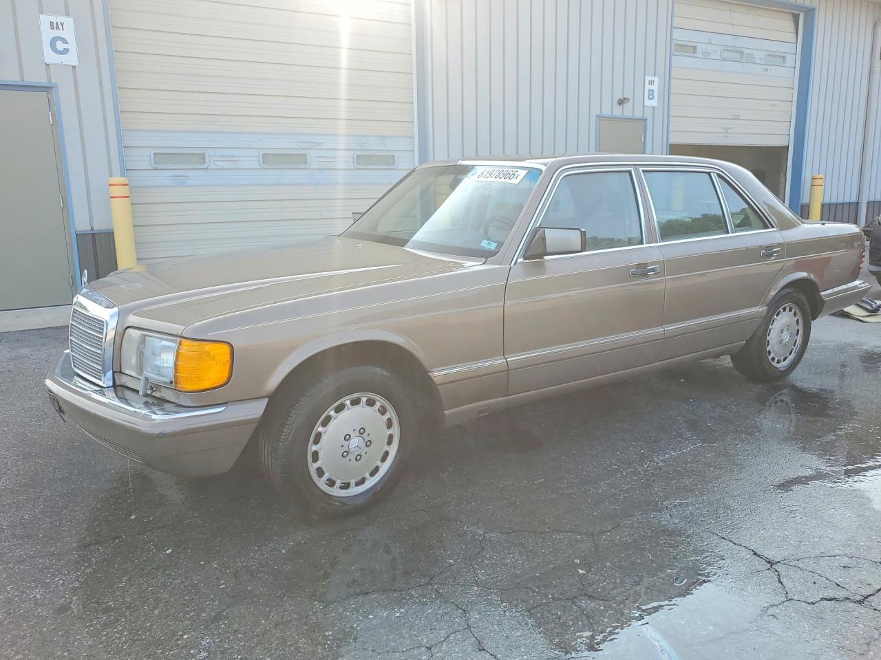 1988 Mercedes-Benz 420 SEL, VIN WDBCA35D2JA414995 — Rear end
