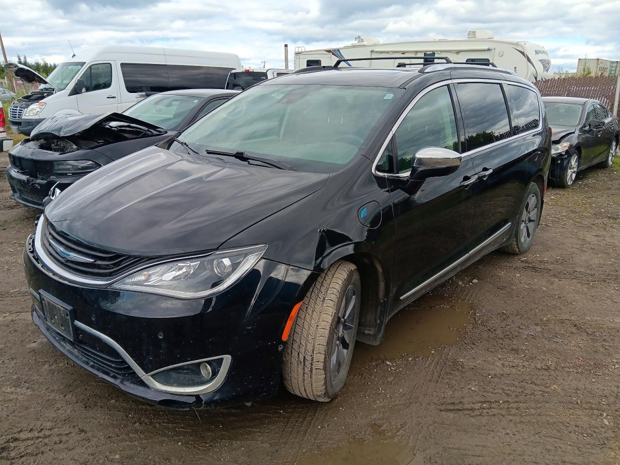 2019 Chrysler Pacifica Hybrid Limited, VIN 2C4RC1N79KR598463 — По всему кузову