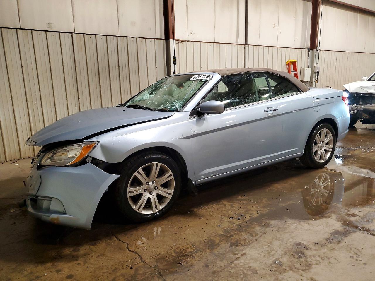 2013 Chrysler 200 Touring, VIN 1C3BCBEB7DN736162 — Front end