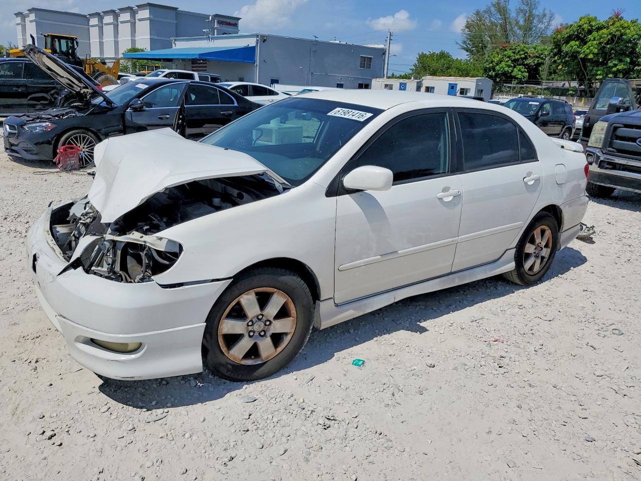 2006 Toyota Corolla CE, VIN 1NXBR32E76Z632421 — Front end