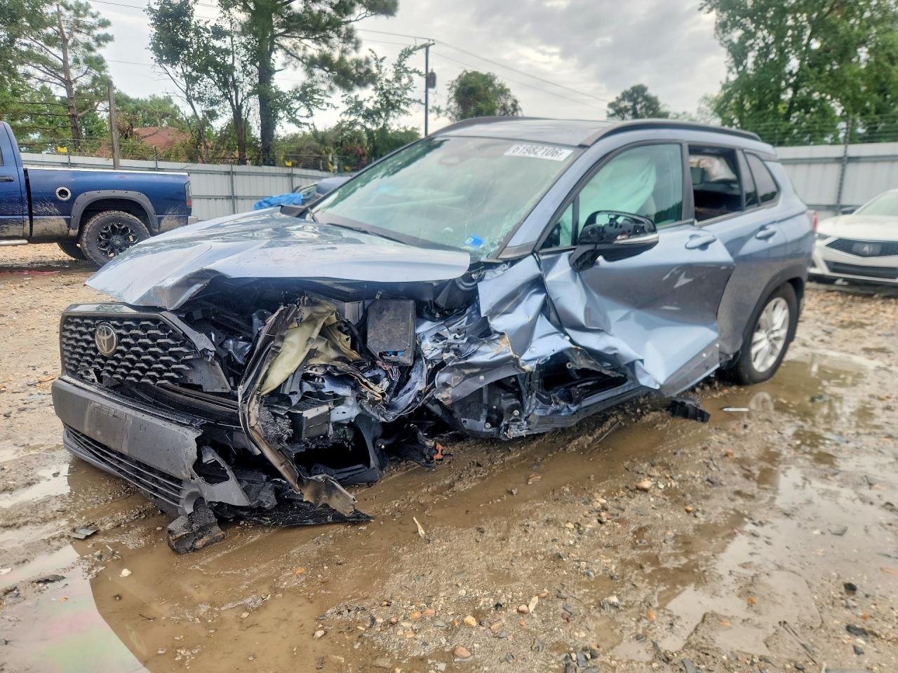 2024 Toyota Corolla Cross LE, VIN 7MUBAABG8RV093971 — Front end