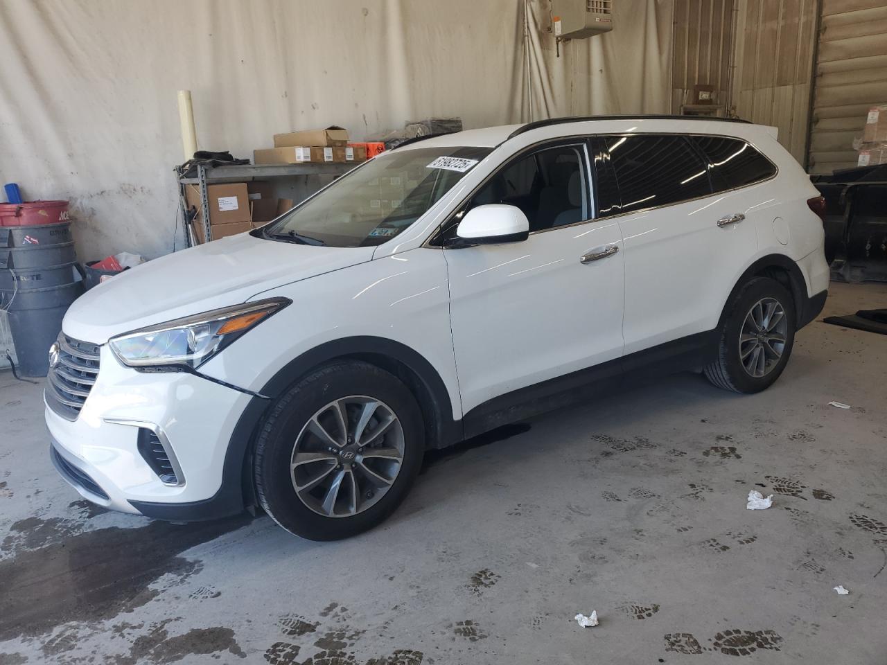 2017 Hyundai Santa Fe SE, VIN KM8SMDHF0HU211051 — Front end