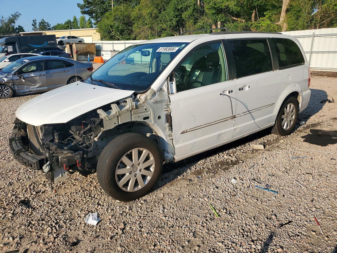 2015 Chrysler Town & Country Touring, VIN 2C4RC1BG7FR707433 — Перед
