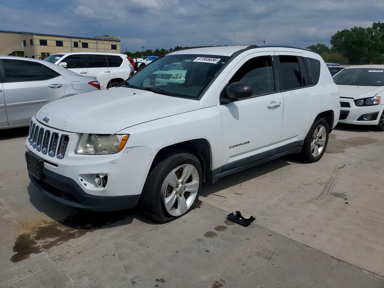 2011 Jeep Compass Latitude, VIN 1J4NF1FB3BD244413 — Front end