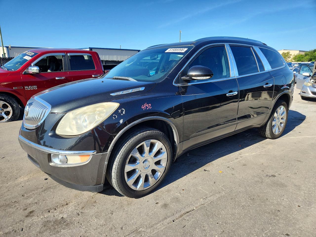 2011 Buick Enclave CXL-2, VIN 5GAKRCED4BJ115730 — Зад