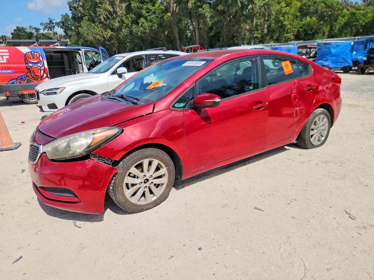 2014 Kia Forte LX, VIN KNAFX4A69E5226464 — Бок