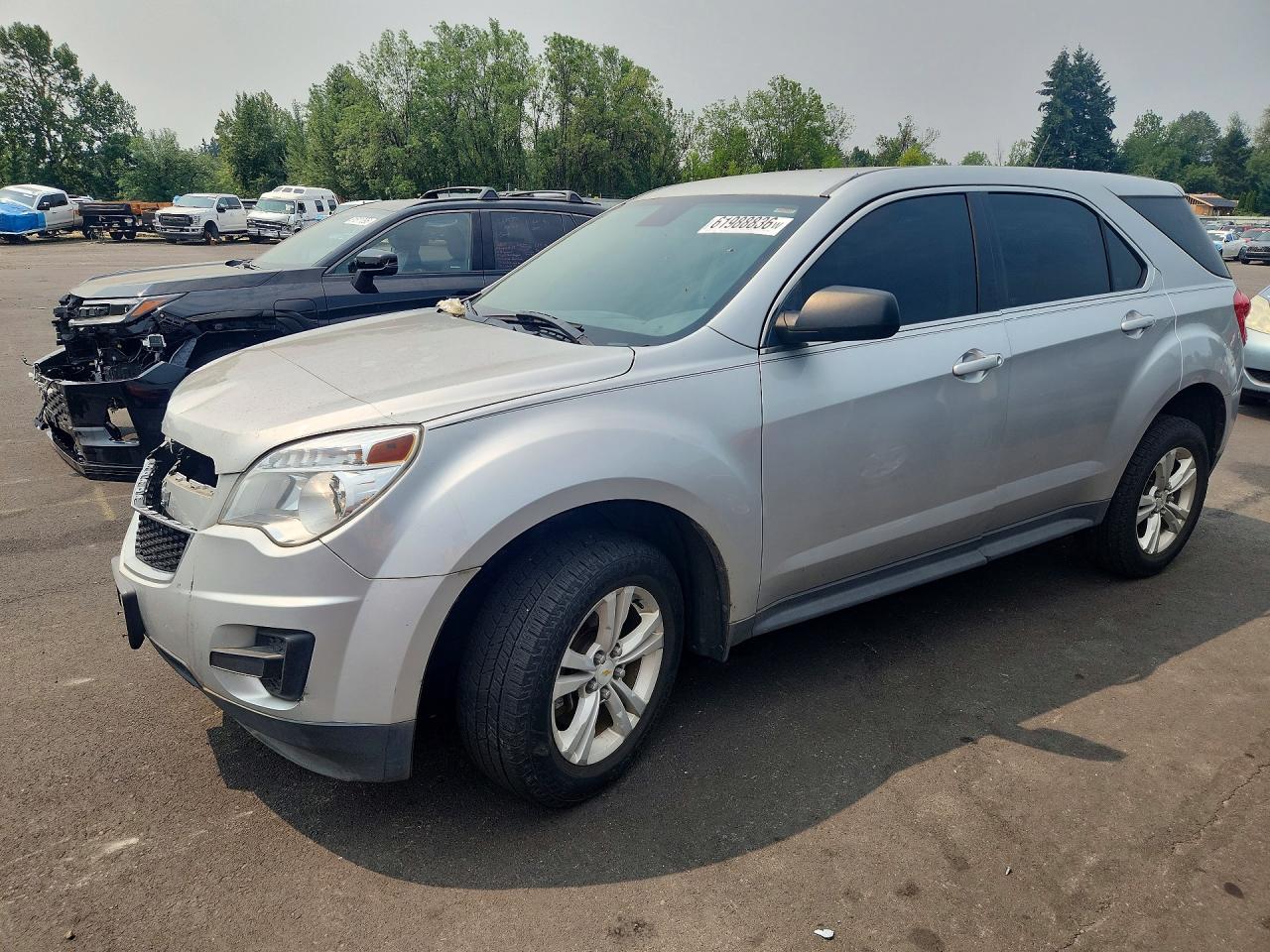 2015 Chevrolet Equinox LS, VIN 1GNFLEEK5FZ142932 — Front end