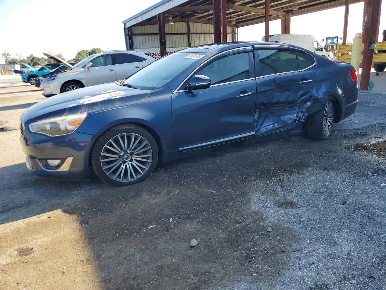 2014 Kia Cadenza Premium, VIN KNALN4D77E5122486 — Side