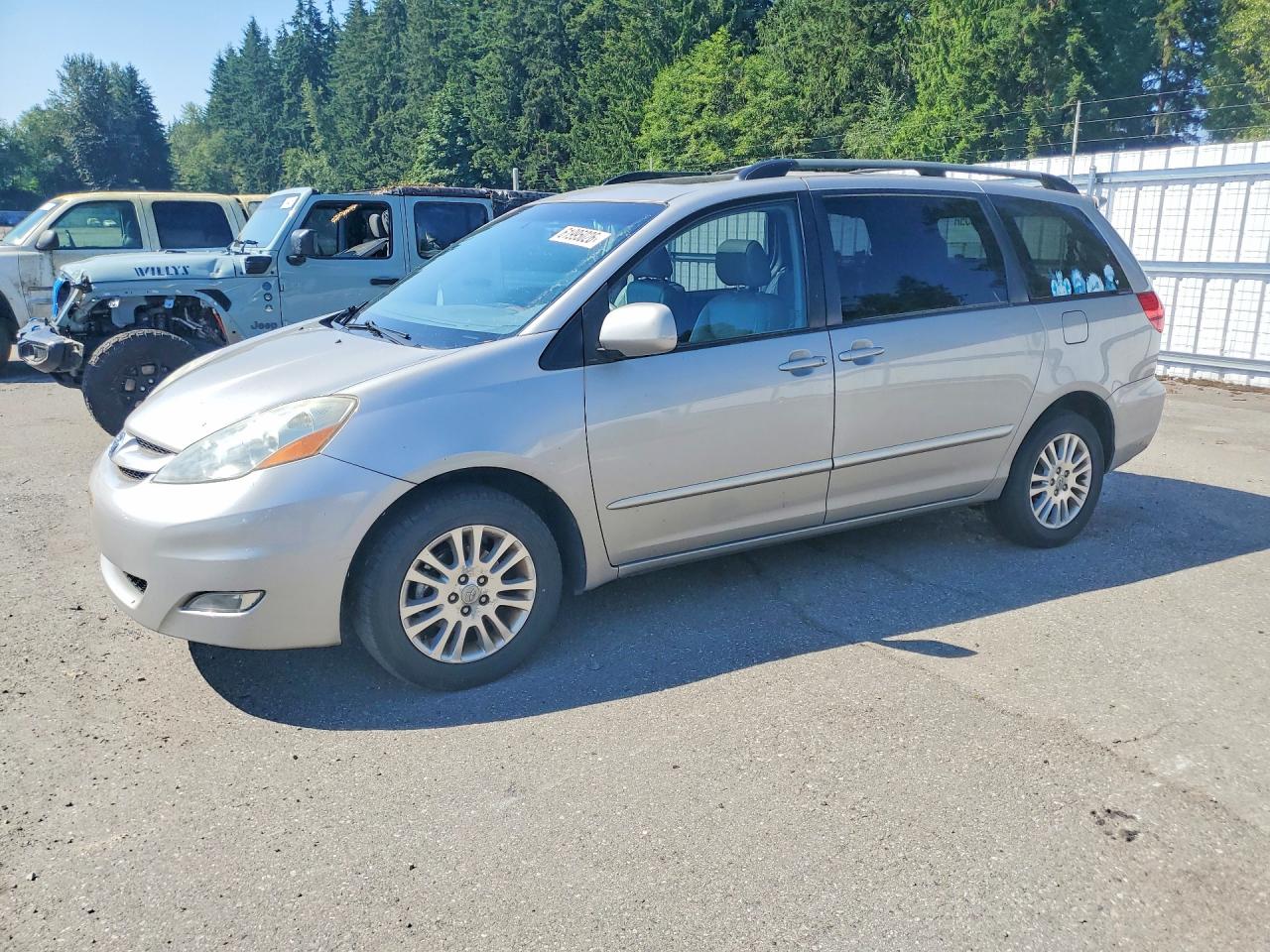 2007 Toyota Sienna XLE Limited, VIN 5TDBK22C27S007108 — Minor dents and scratches