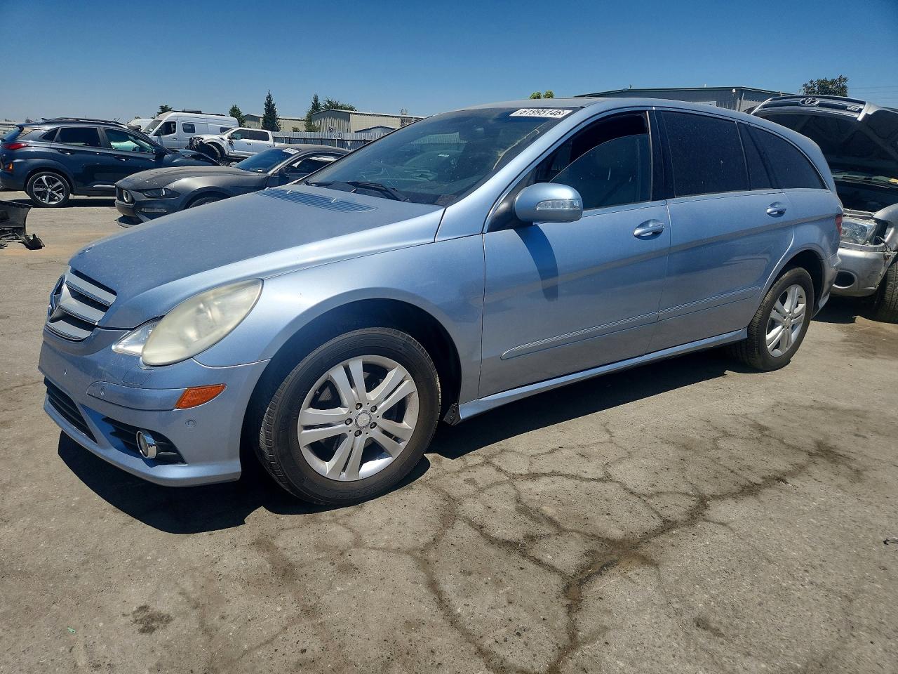 2008 Mercedes-Benz R 3.0L CDI, VIN 4JGCB22E78A074142 — Side