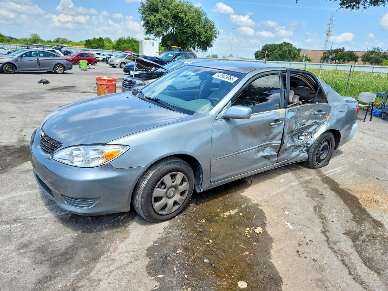 2004 Toyota Camry LE, VIN 4T1BE32K64U931266 — Side