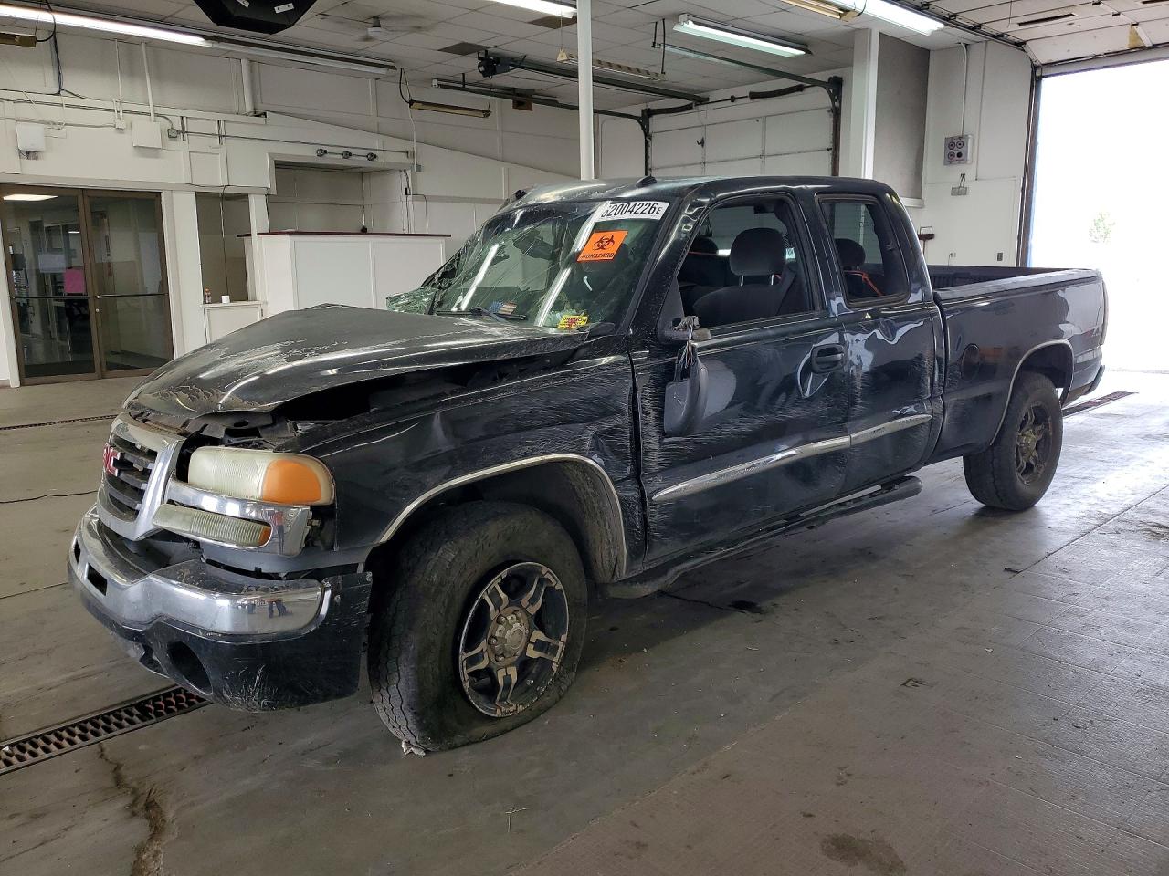 2004 GMC Sierra 1500 SLE, VIN 2GTEK19T441266425 — Front end
