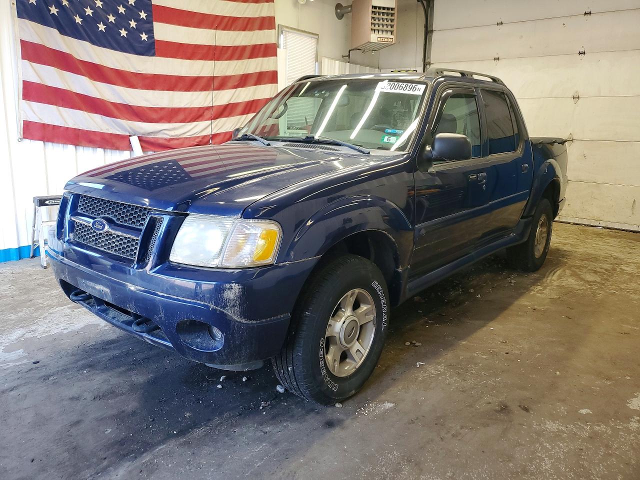 2004 Ford Explorer Sport Trac XLS, VIN 1FMZU77K44UC07044 — Minor dents and scratches