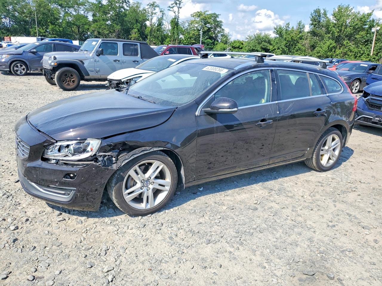 2015 Volvo V60 T5 Premier Plus, VIN YV1612SC7F1213387 — Front end