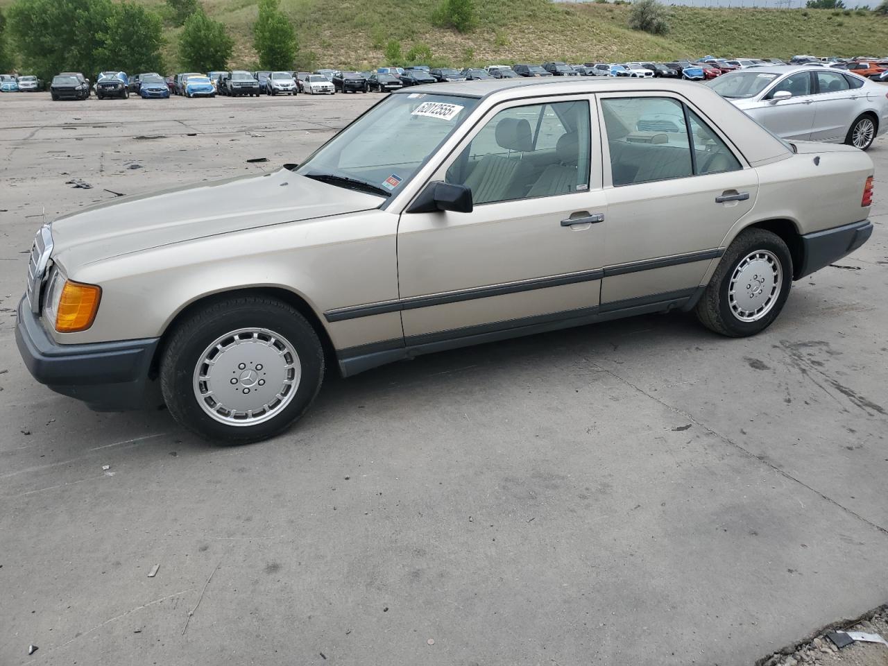 1989 Mercedes-Benz 260, VIN WDBEA26D0KA898300 — Side