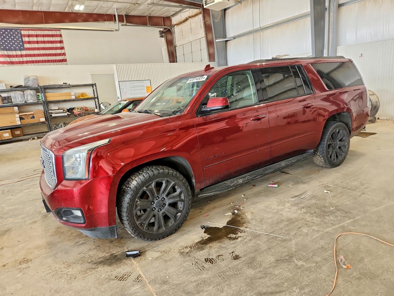 2016 GMC Yukon XL Denali, VIN 1GKS2HKJ9GR383521 — Normal wear