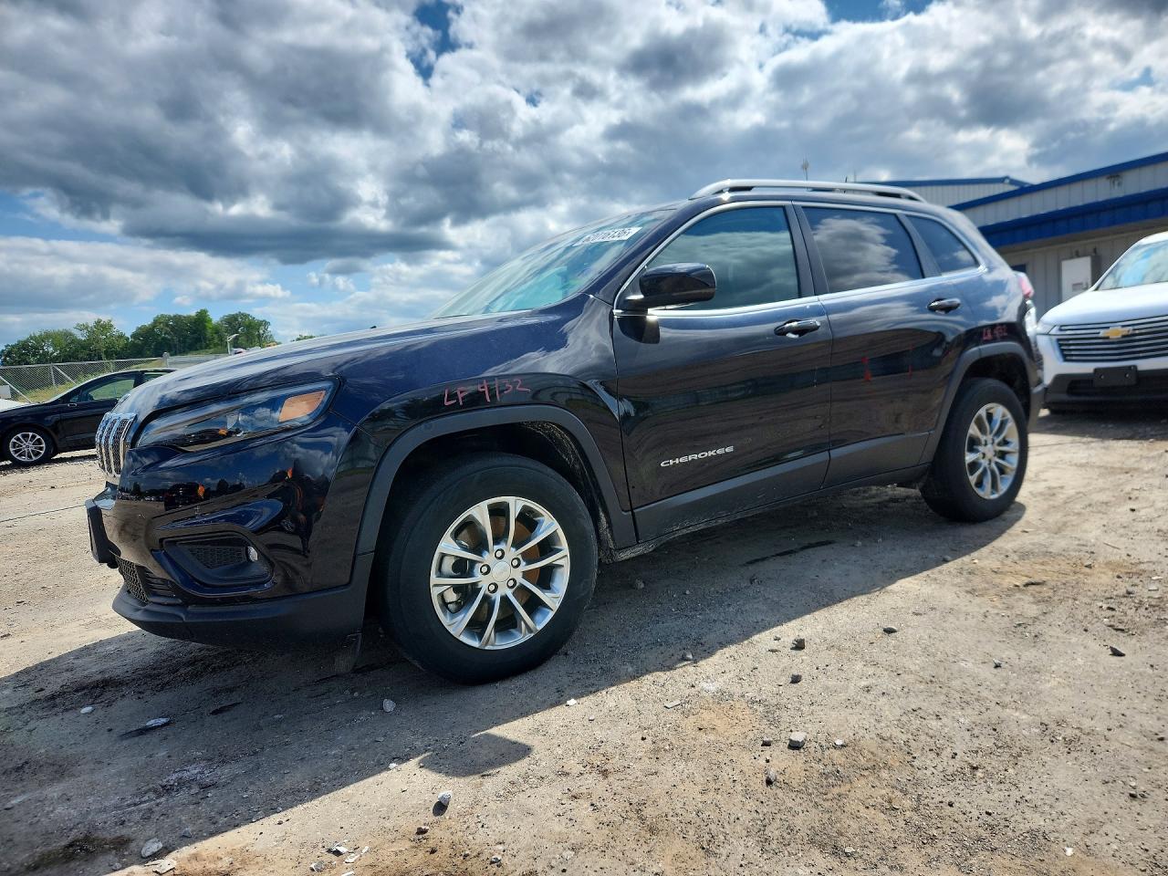 2021 Jeep Cherokee Latitude Lux, VIN 1C4PJMMX0MD180797 — Front end
