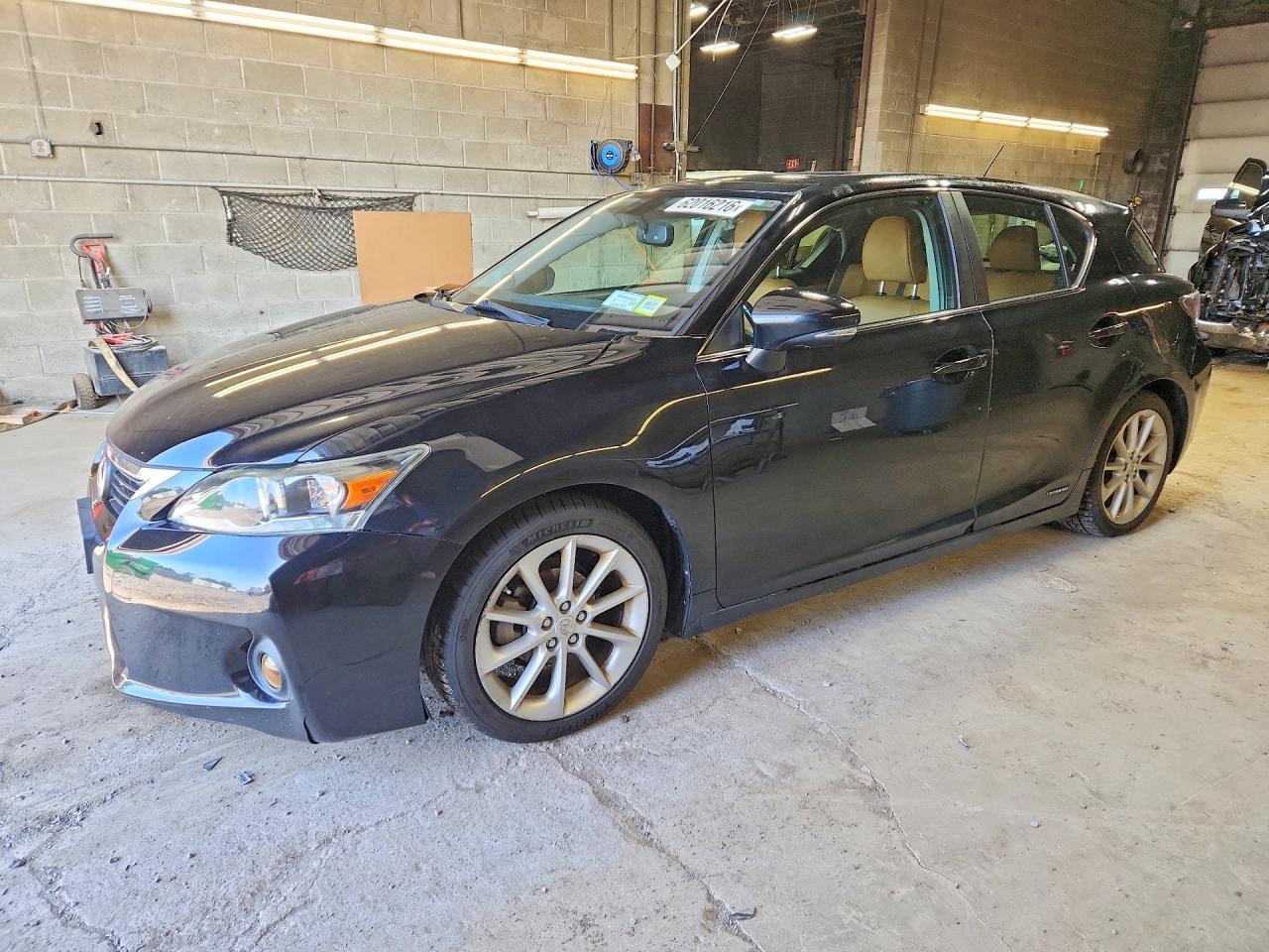 2013 Lexus CT 200h, VIN JTHKD5BH4D2171405 — Side