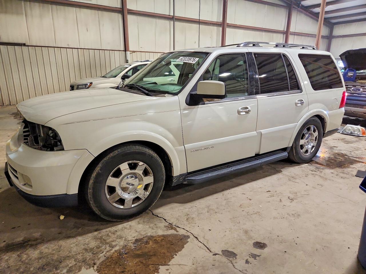 2006 Lincoln Navigator Luxury, VIN 5LMFU28566LJ16992 — Перед